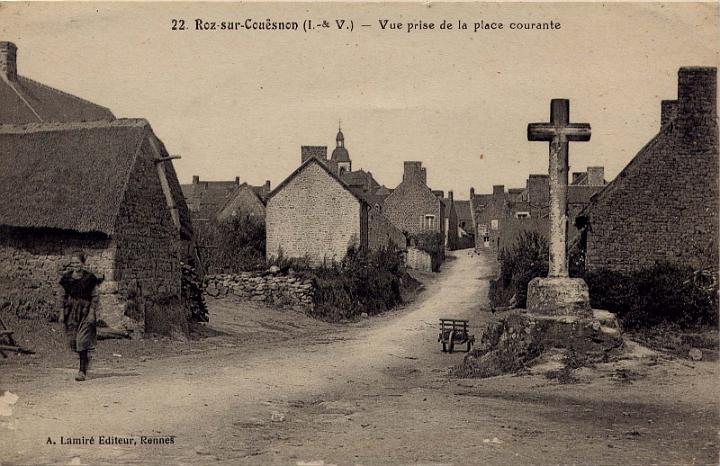 roz-sur-couesnon_vue prise de la place courante.jpg